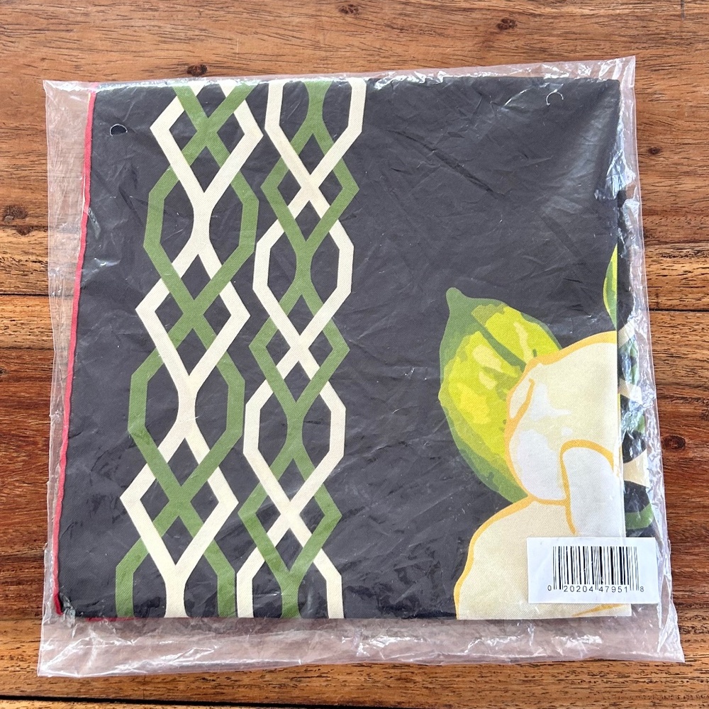 Thomas Jefferson Monticello Magnolia Scarf - Picture 8 of 10